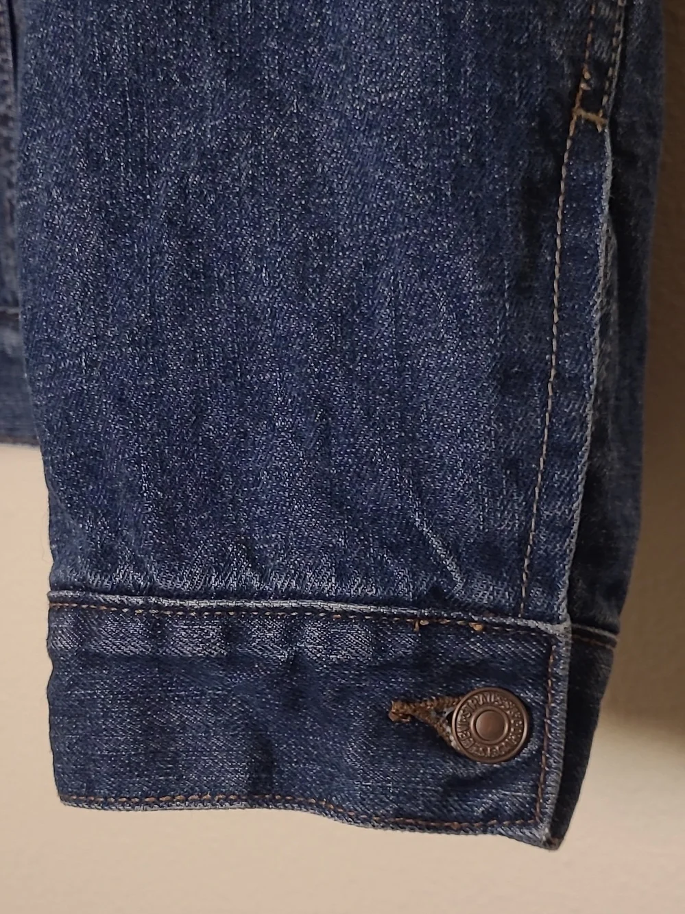 Vtg Levi's 70520 Mens  Sherpa-Lined Denim Jacket - Dark Blue with Cream Collar